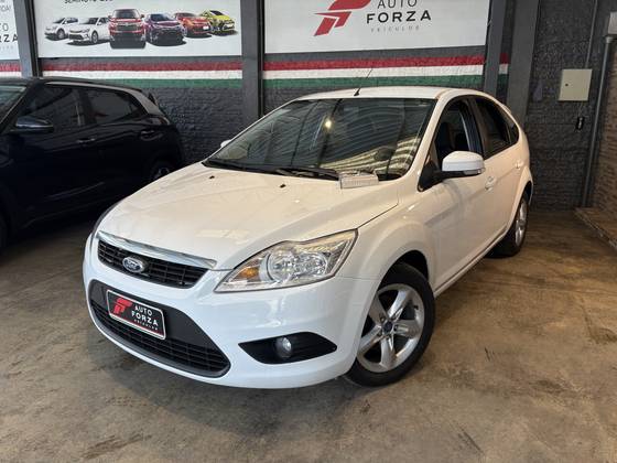 FORD FOCUS 1.6 GLX 16V FLEX 4P MANUAL FORD FOCUS 1.6 GLX 16V FLEX 4P MANUAL